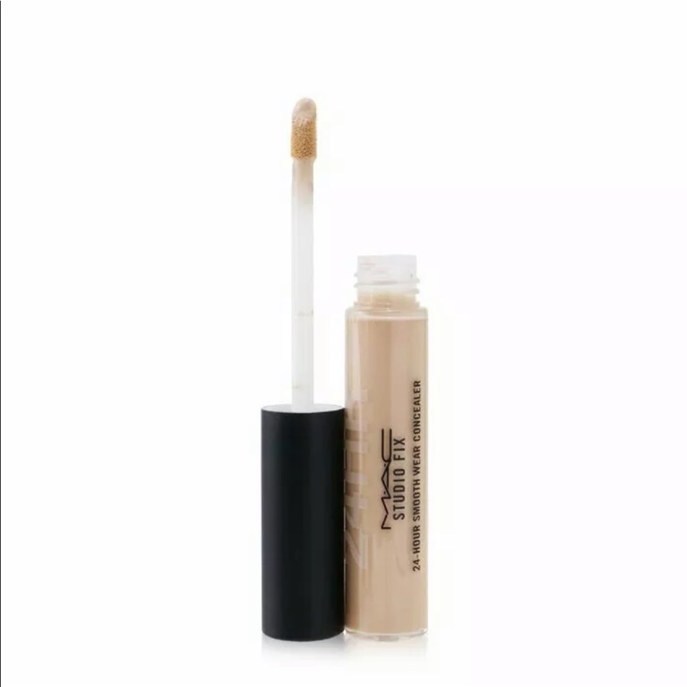 MAC NC25 Studio Fix 24hr. Smooth Wear Concealer